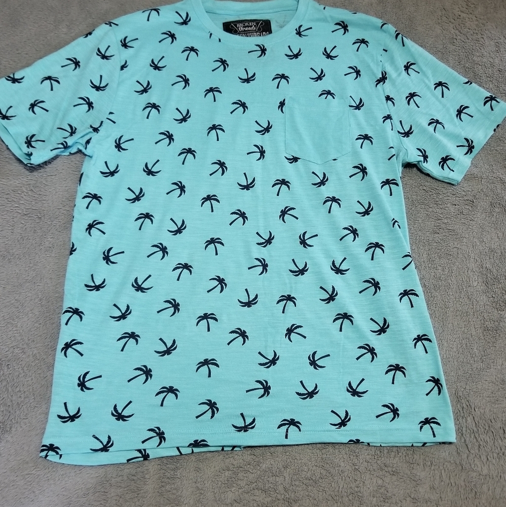 Mens sz.Large broken threads tshirt